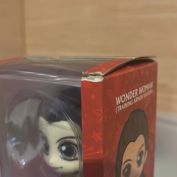 Wonder Woman (training armor version) Hot toy Cosbaby vinyl figure - Picture 7 of 7